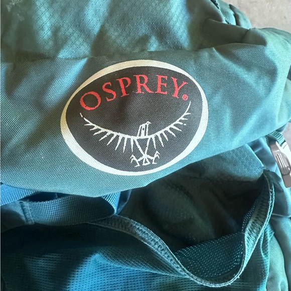 Osprey Kyte 36 Pack (Icelake Green) with rain cover - Picture 3 of 6